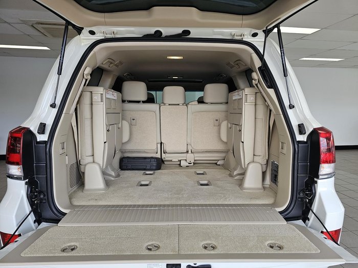 2018 Toyota Landcruiser Sahara VDJ200R 4X4 Dual Range White