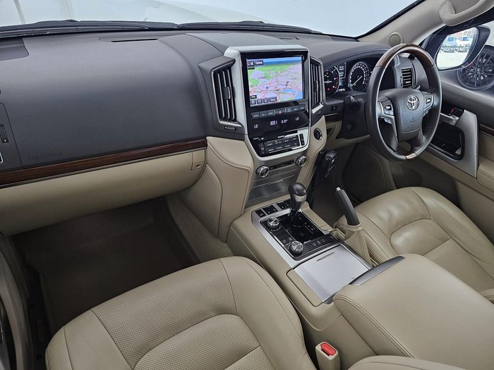 2018 Toyota Landcruiser Sahara VDJ200R 4X4 Dual Range White