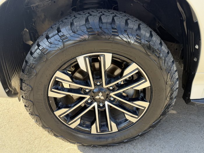 2020 Mitsubishi Pajero