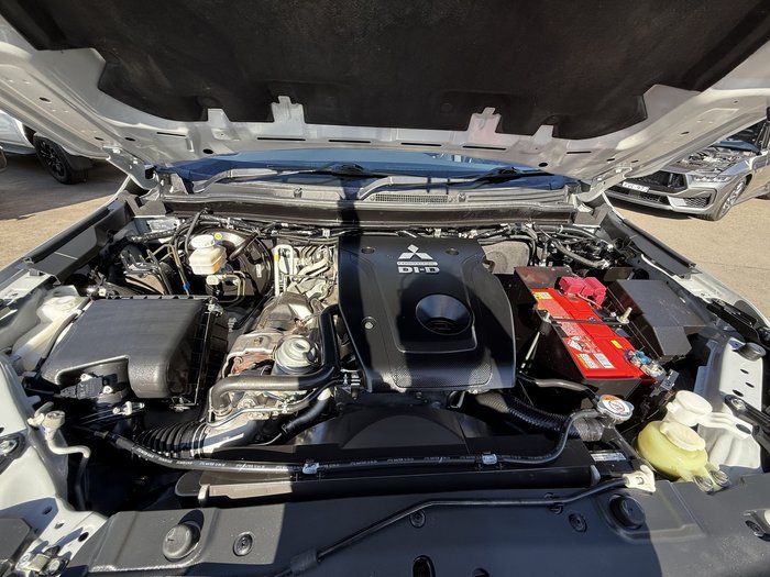 2020 Mitsubishi Pajero