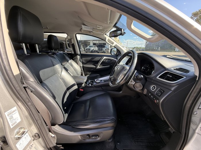 2020 Mitsubishi Pajero