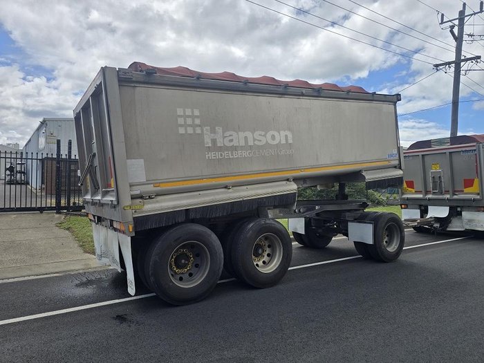 2015 Mack Granite - Truck+Dog