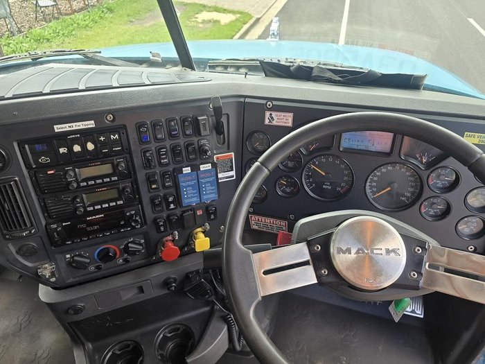 2015 Mack Granite - Truck+Dog