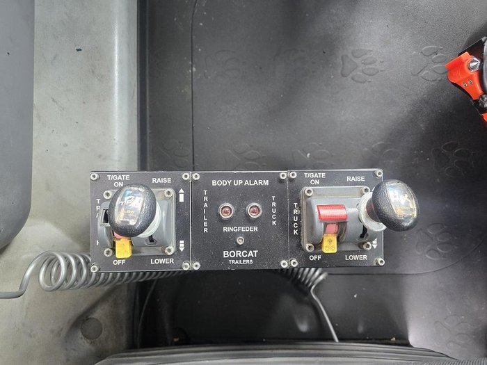 2015 Mack Granite - Truck+Dog