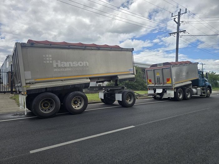 2015 Mack Granite - Truck+Dog