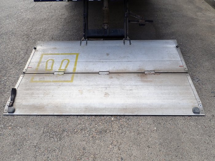 2018 ISUZU FRR 107-210