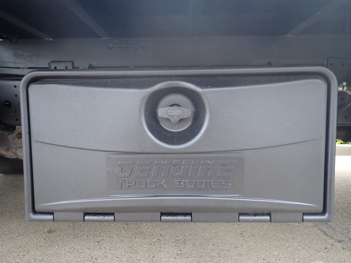 2018 ISUZU FRR 107-210