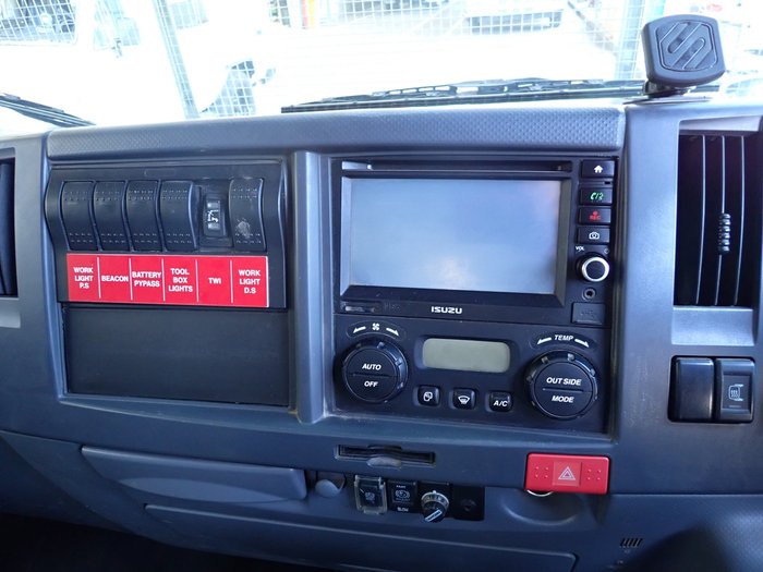 2018 ISUZU NPR 65-190