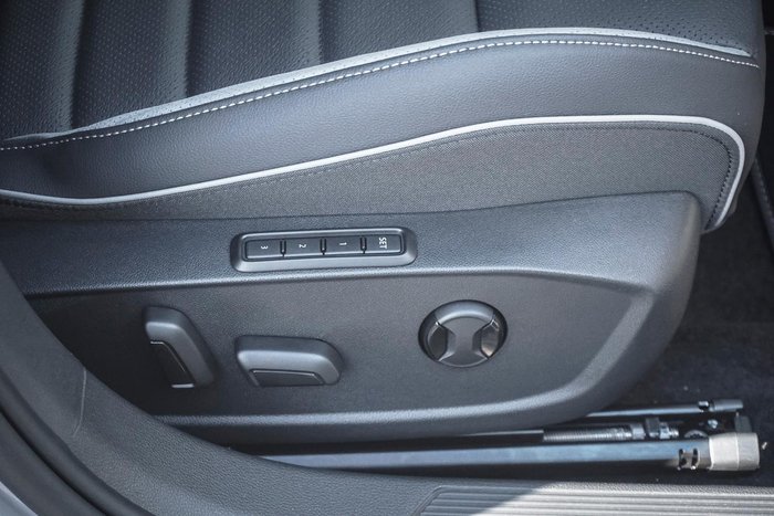 2025 Volkswagen Golf 110TSI R-Line