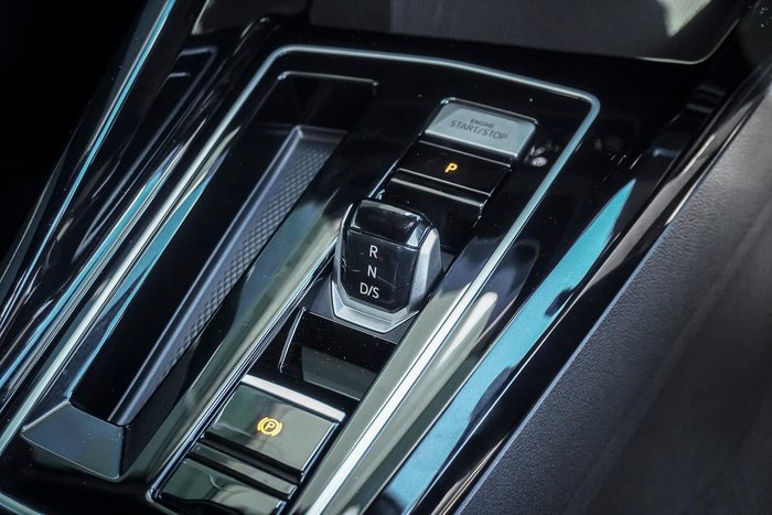 2025 Volkswagen Golf 110TSI R-Line