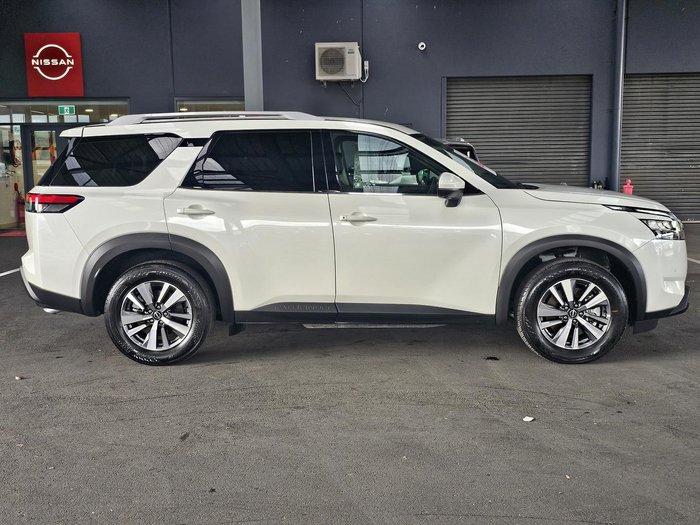 2024 Nissan Pathfinder Ti