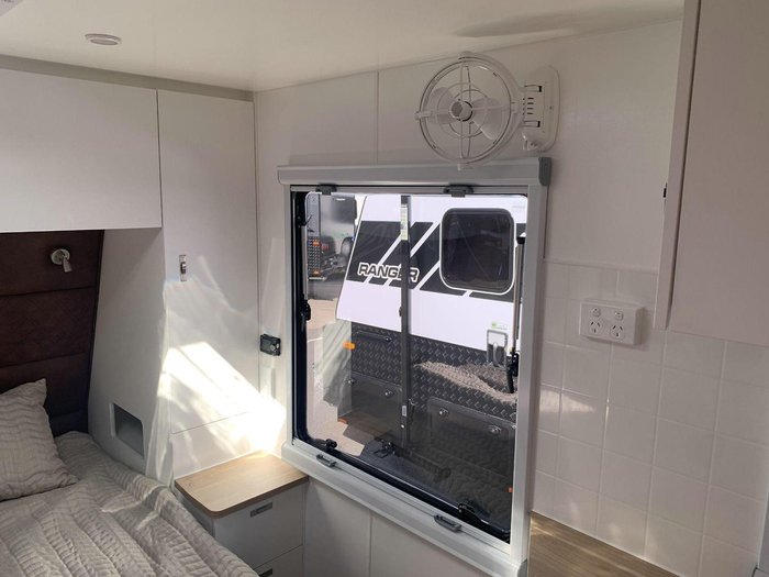 2025 Essential Caravans Cruiser V5-2 20'6