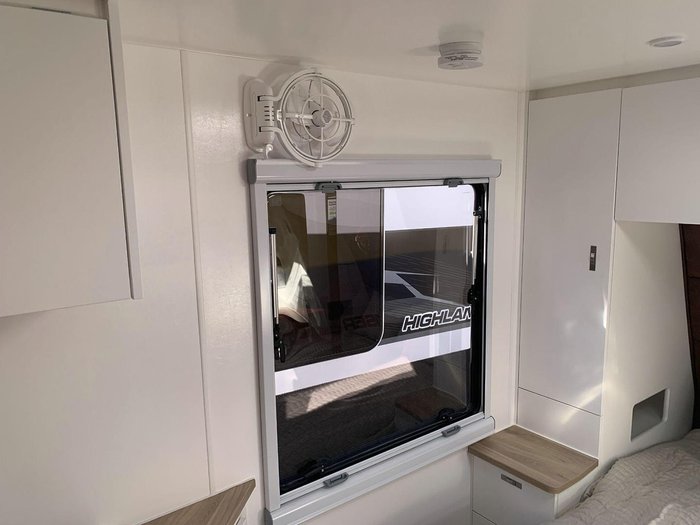 2025 Essential Caravans Cruiser V5-2 20'6