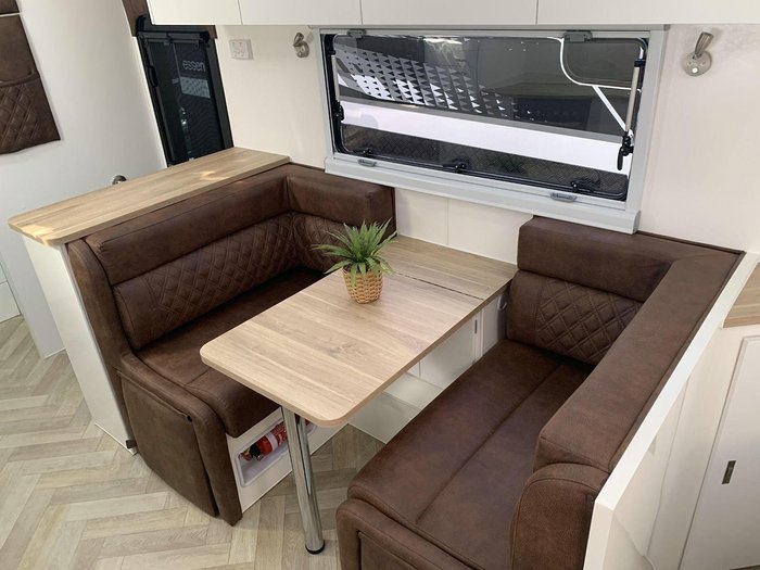 2025 Essential Caravans Cruiser V5-2 20'6