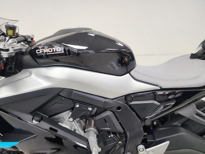 2025 CFMOTO 2025 CF Moto 675CC 675SR-R ABS Road NEBULA BLACK