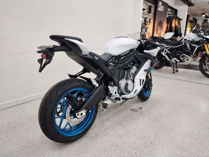 2025 CFMOTO 2025 CF Moto 675CC 675SR-R ABS Road NEBULA WHITE