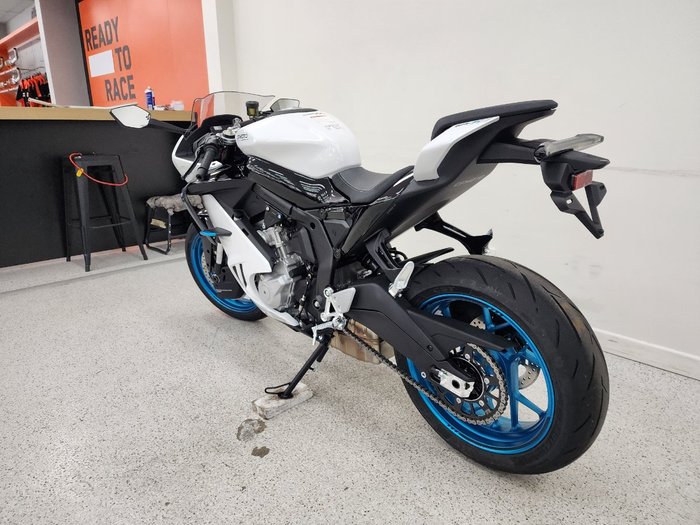 2025 CFMOTO 2025 CF Moto 675CC 675SR-R ABS Road NEBULA WHITE