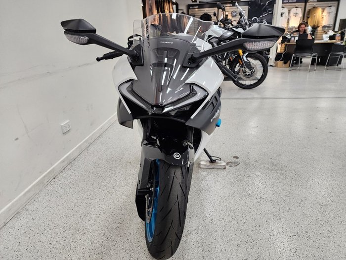 2025 CFMOTO 2025 CF Moto 675CC 675SR-R ABS Road NEBULA WHITE