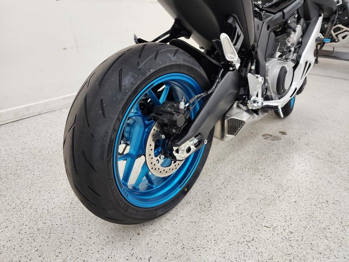 2025 CFMOTO 2025 CF Moto 675CC 675SR-R ABS Road NEBULA WHITE