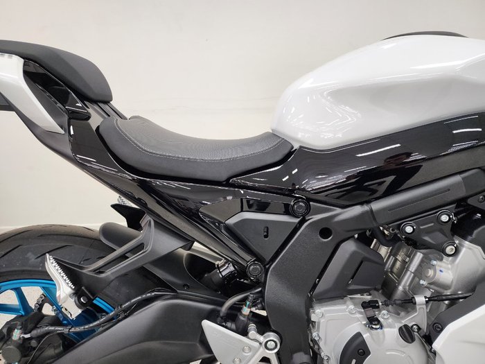 2025 CFMOTO 2025 CF Moto 675CC 675SR-R ABS Road NEBULA WHITE