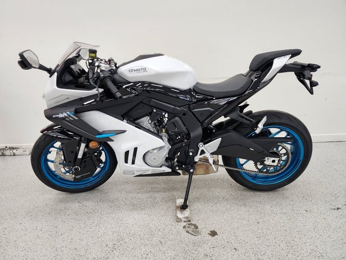 2025 CFMOTO 2025 CF Moto 675CC 675SR-R ABS Road NEBULA WHITE