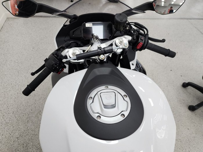 2025 CFMOTO 2025 CF Moto 675CC 675SR-R ABS Road NEBULA WHITE