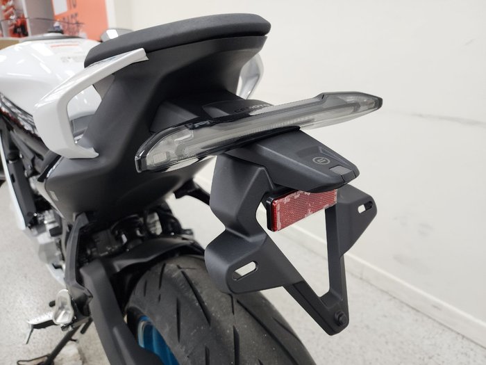 2025 CFMOTO 2025 CF Moto 675CC 675SR-R ABS Road NEBULA WHITE