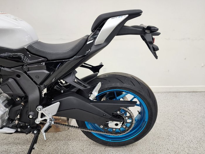 2025 CFMOTO 2025 CF Moto 675CC 675SR-R ABS Road NEBULA WHITE