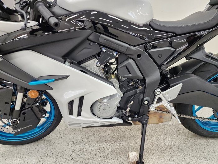 2025 CFMOTO 2025 CF Moto 675CC 675SR-R ABS Road NEBULA WHITE