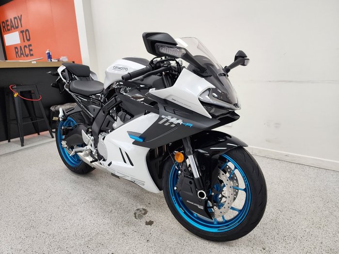 2025 CFMOTO 2025 CF Moto 675CC 675SR-R ABS Road NEBULA WHITE