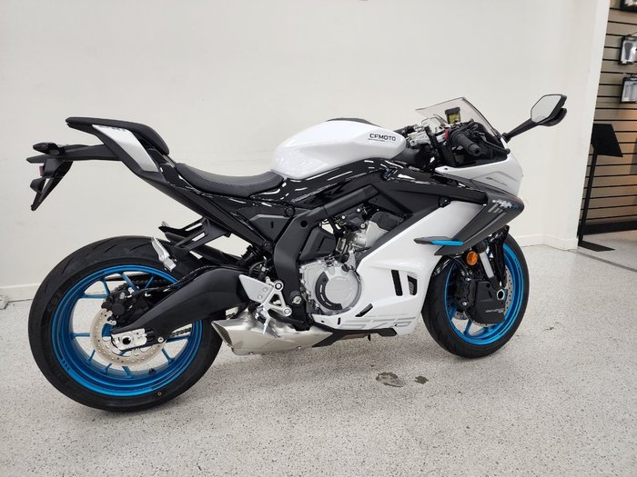 2025 CFMOTO 2025 CF Moto 675CC 675SR-R ABS Road NEBULA WHITE