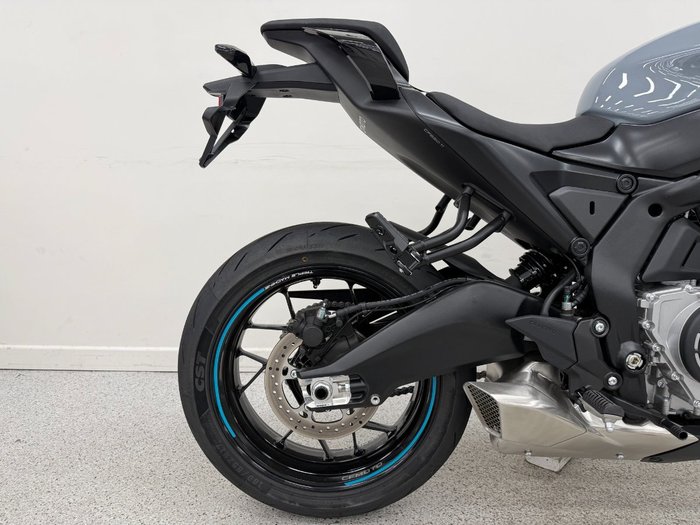 2025 CFMOTO 2025 CF Moto 675CC 675NK ABS Road Aerolite Grey