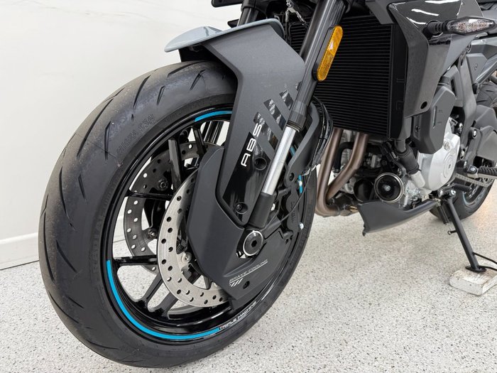 2025 CFMOTO 2025 CF Moto 675CC 675NK ABS Road Aerolite Grey