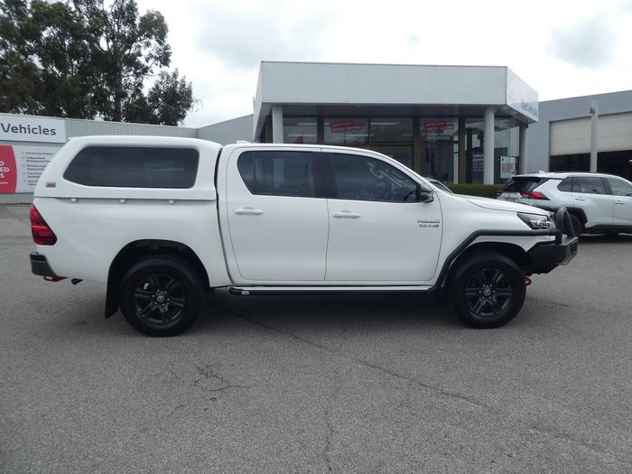 2023 Toyota Hilux SR