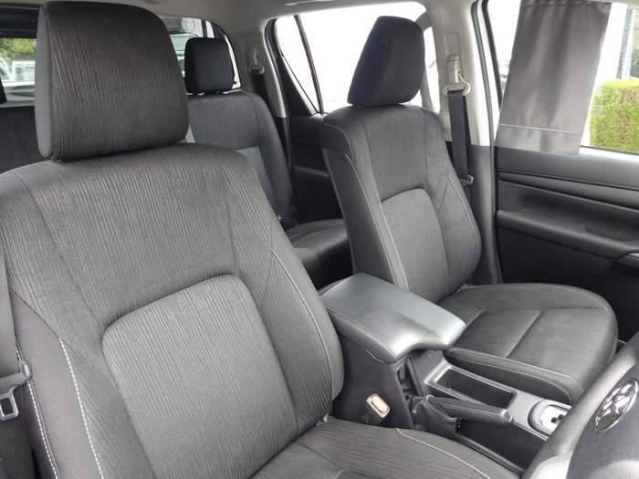 2023 Toyota Hilux SR