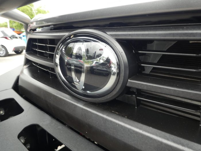 2023 Toyota Hilux SR