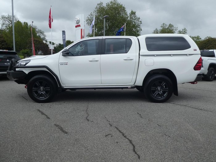 2023 Toyota Hilux SR