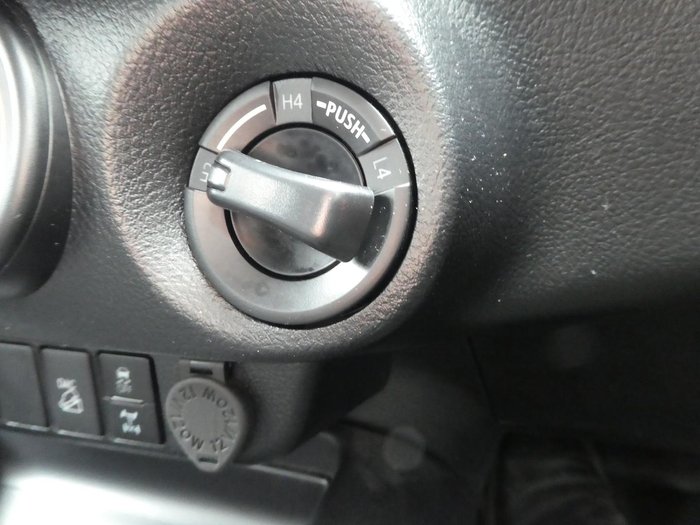 2023 Toyota Hilux SR