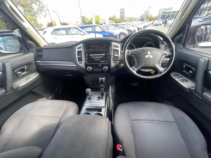 2017 Mitsubishi Pajero GLX