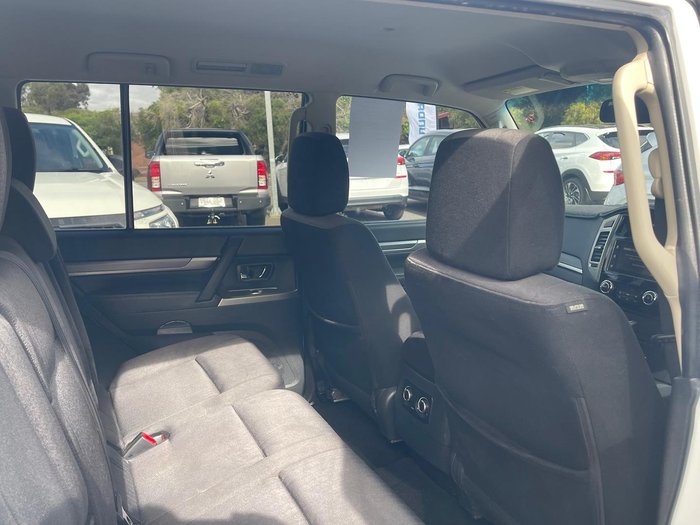 2017 Mitsubishi Pajero GLX