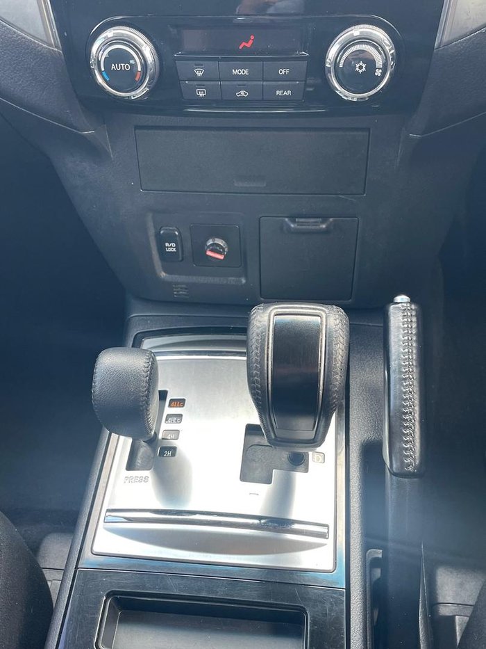 2017 Mitsubishi Pajero GLX