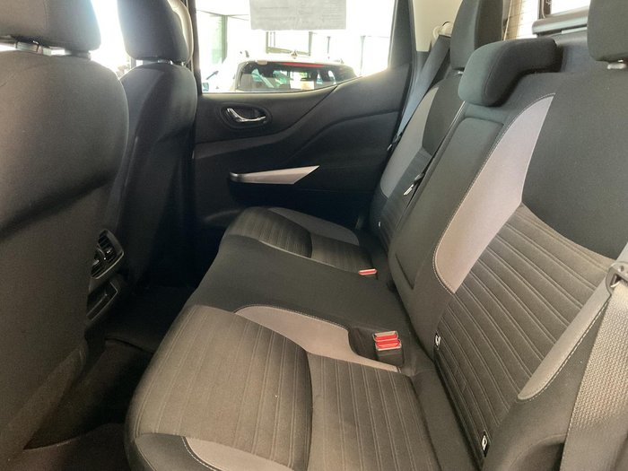 2023 Nissan Navara ST-X