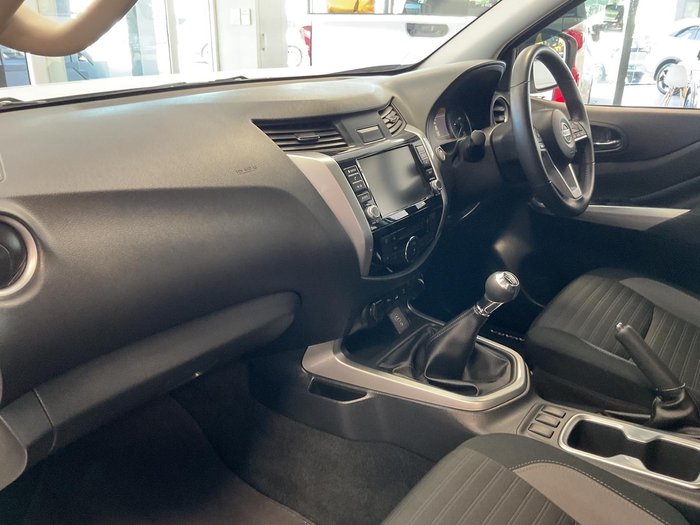 2023 Nissan Navara ST-X