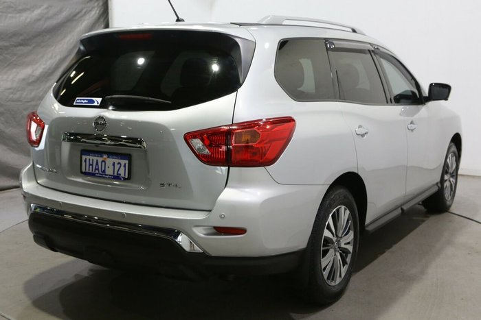 2019 Nissan Pathfinder ST-L