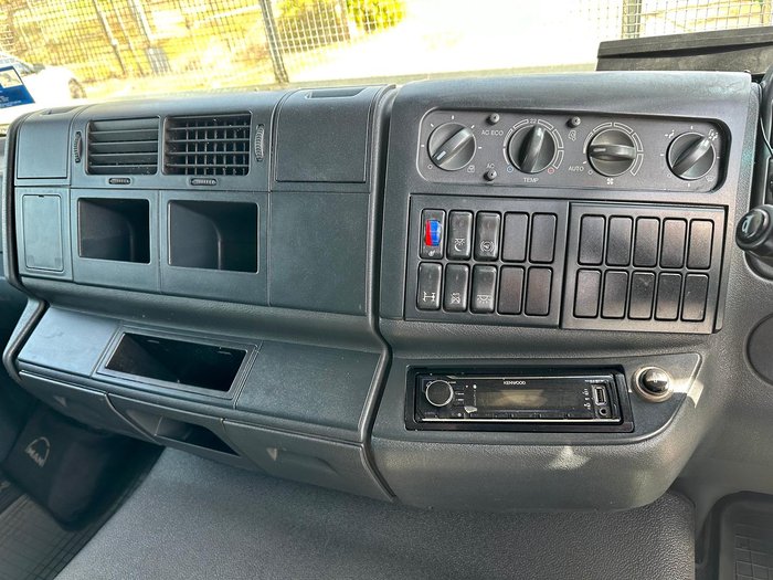 2013 MAN Tgm 15.290 16000Kg Gvm 7,5 Mt Tray Bifold Ramps $85000+Gst MAN TGM 15 290 SLEEPER WHITE