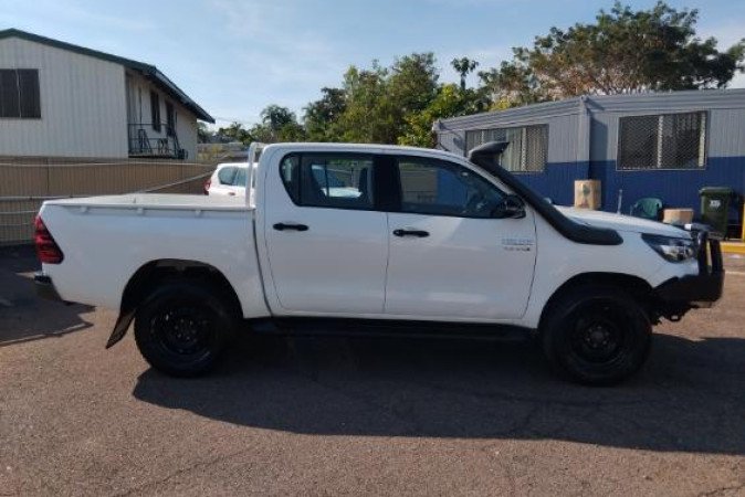 2021 TOYOTA HILUX SR (4x4)