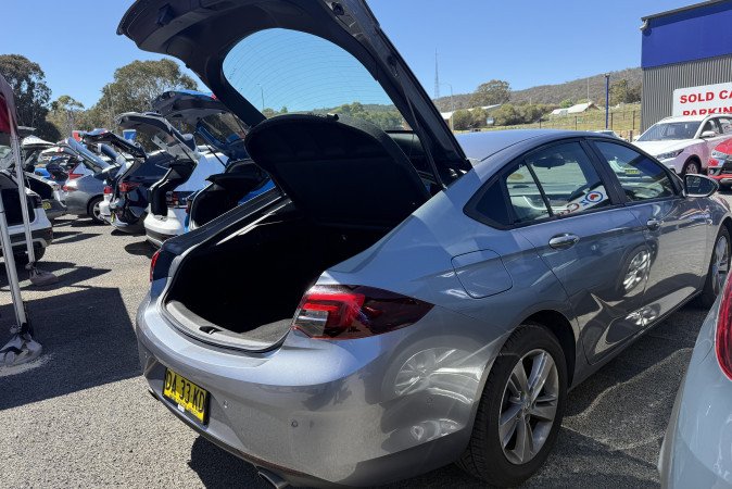 2020 HOLDEN COMMODORE LT