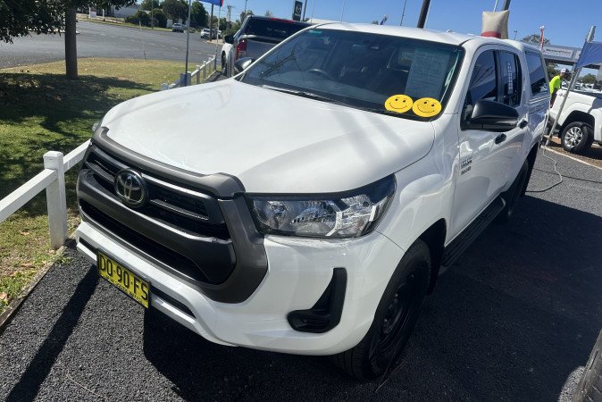 2022 TOYOTA HILUX