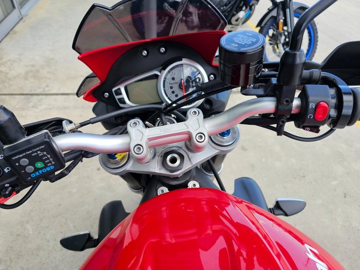 2012 Triumph STREET TRIPLE R Red