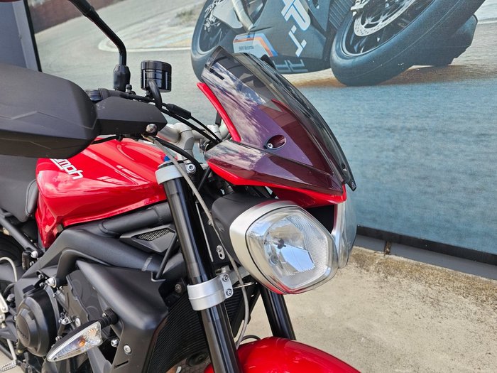 2012 Triumph STREET TRIPLE R Red